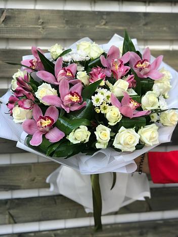 Букет цветов из: Розы и Хризантемы в Альметьевске