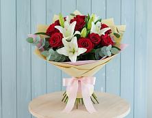 Букет цветов из:  Лилии и Розы в Альметьевске