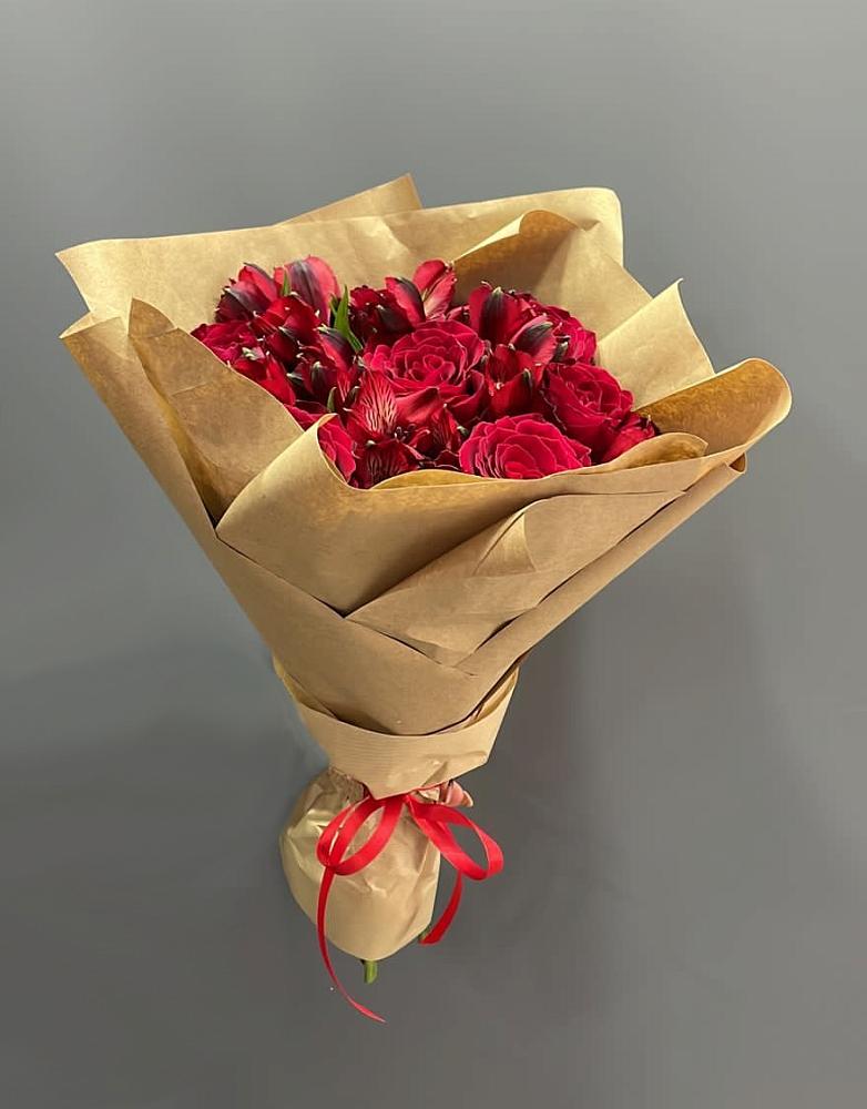 Букет цветов из: Альстромерии и Розы в Альметьевске