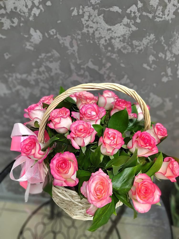 Цветочная композиция из Розы в корзине в Альметьевске