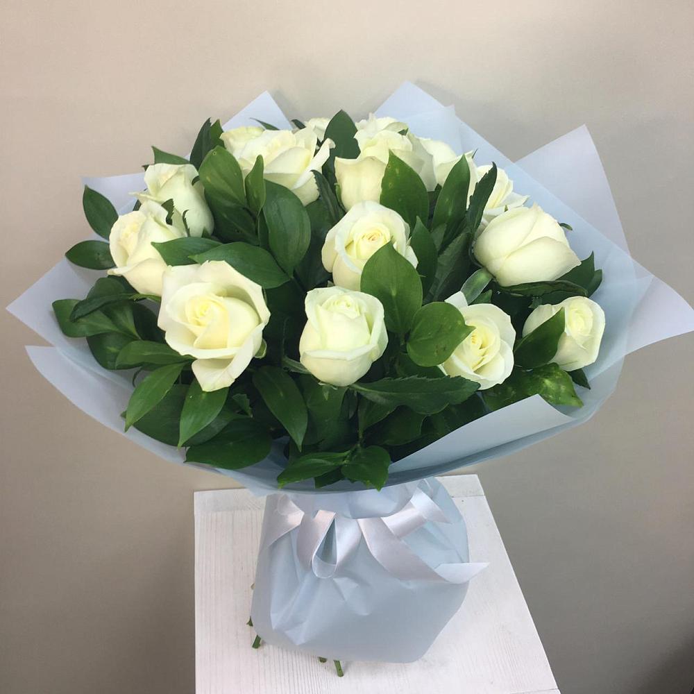 Букет 15 Белых роз Проуд в Альметьевске