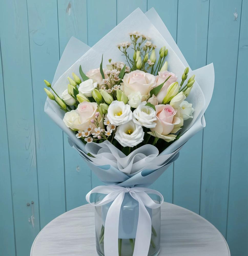 Букет цветов из: Розы и Лизиантусы в Альметьевске