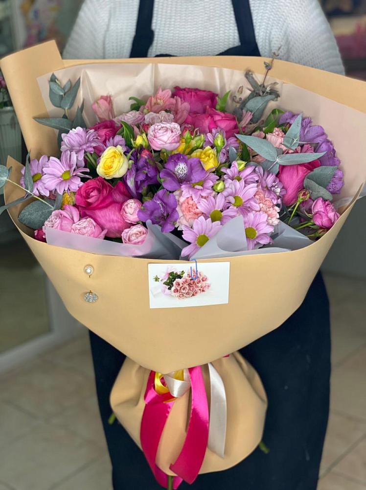 Букет цветов из: Хризантемы, Гвоздики и Альстромерии в Альметьевске