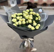 Букет Белые кустовые розы Солинеро в Альметьевске