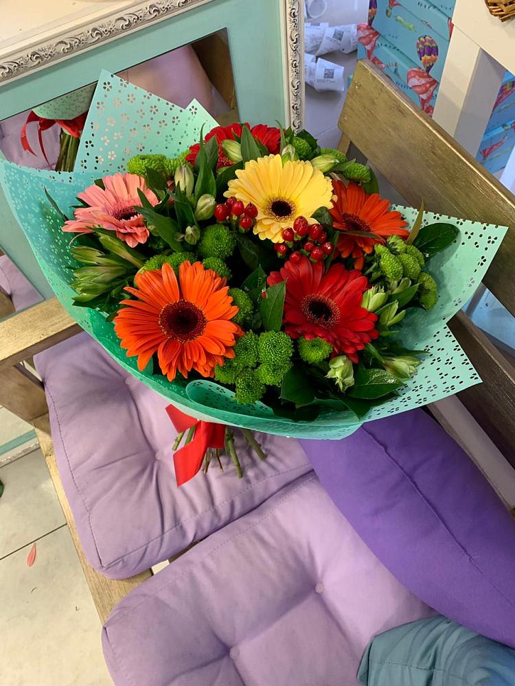 Букет цветов из: Герберы, Хризантемы и Альстромерии в Альметьевске