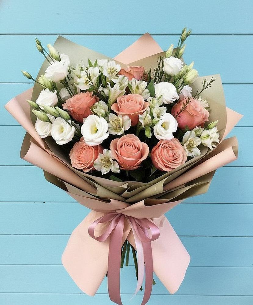 Букет цветов из: Розы, Альстромерии и Лизиантусы в Альметьевске