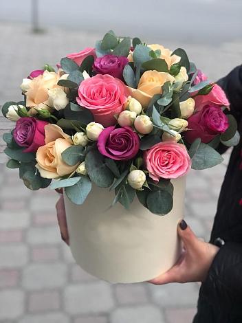 Цветочная композиция из Розы в шляпной коробке в Альметьевске