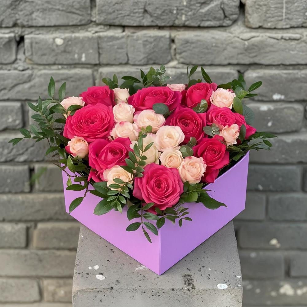 Цветочная композиция из Розы в коробке в Альметьевске