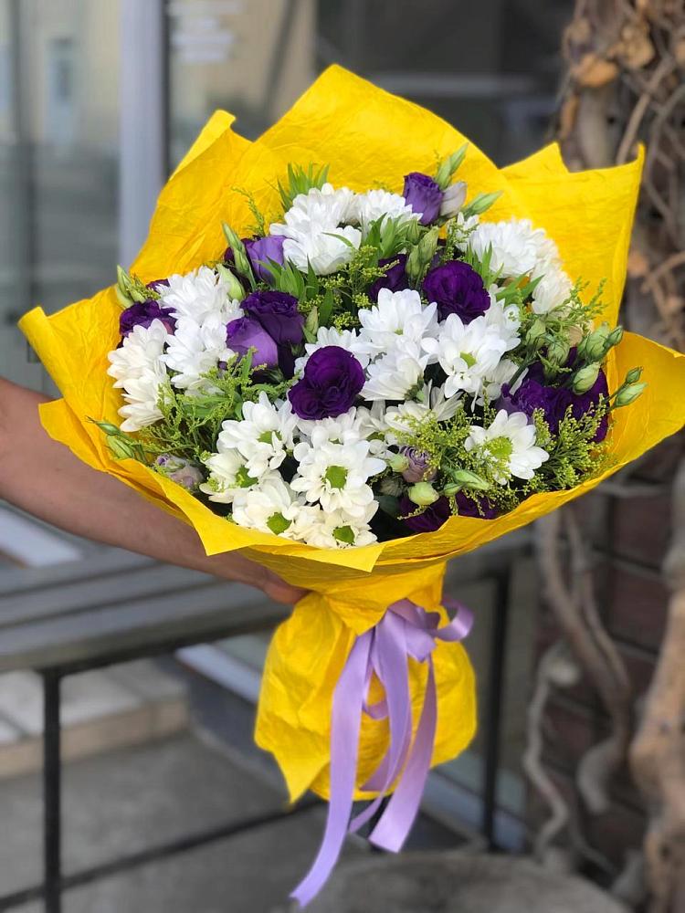 Букет цветов из: Ирисы, Хризантемы и Ромашки в Альметьевске