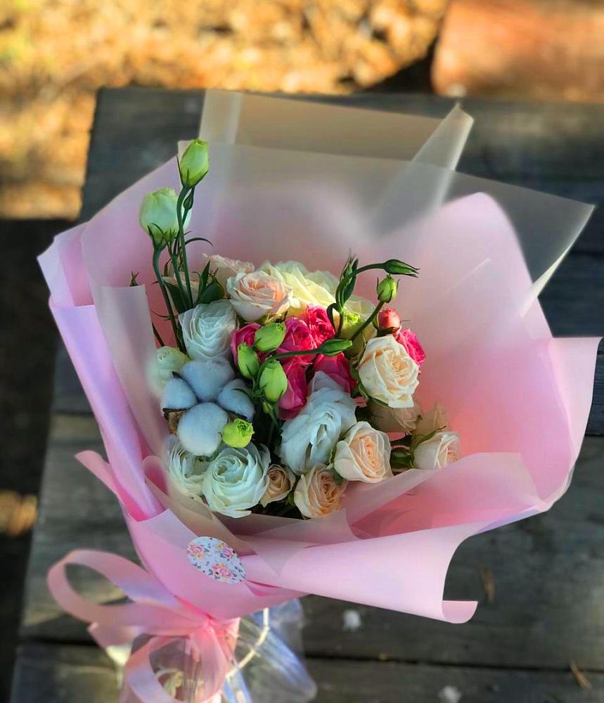 Букет цветов из: Розы и Лизиантусы в Альметьевске