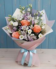 Букет цветов из:  Лизиантусы, Розы, Альстромерии и Гипсофила в Альметьевске