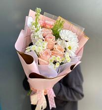 Букет цветов из:  Хризантемы и Розы в Альметьевске