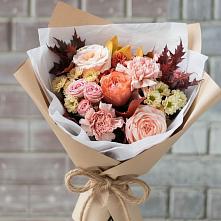 Букет цветов из:  Гвоздики, Хризантемы и Розы в Альметьевске