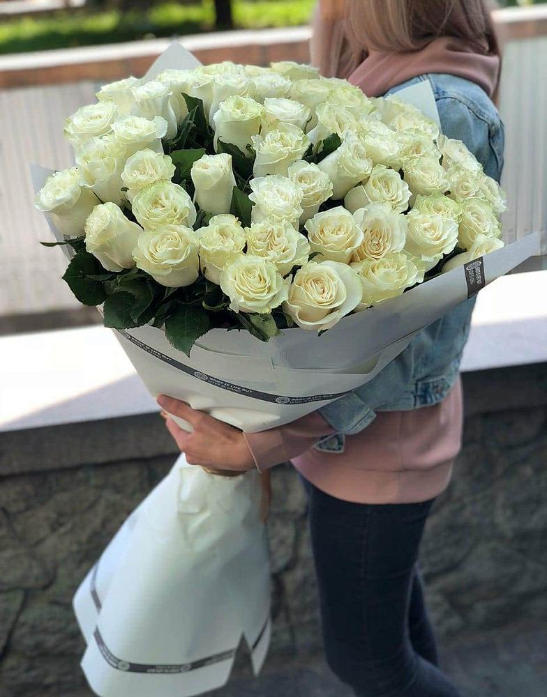 35 Белых роз в Альметьевске Букет 35 Белых роз в Альметьевске