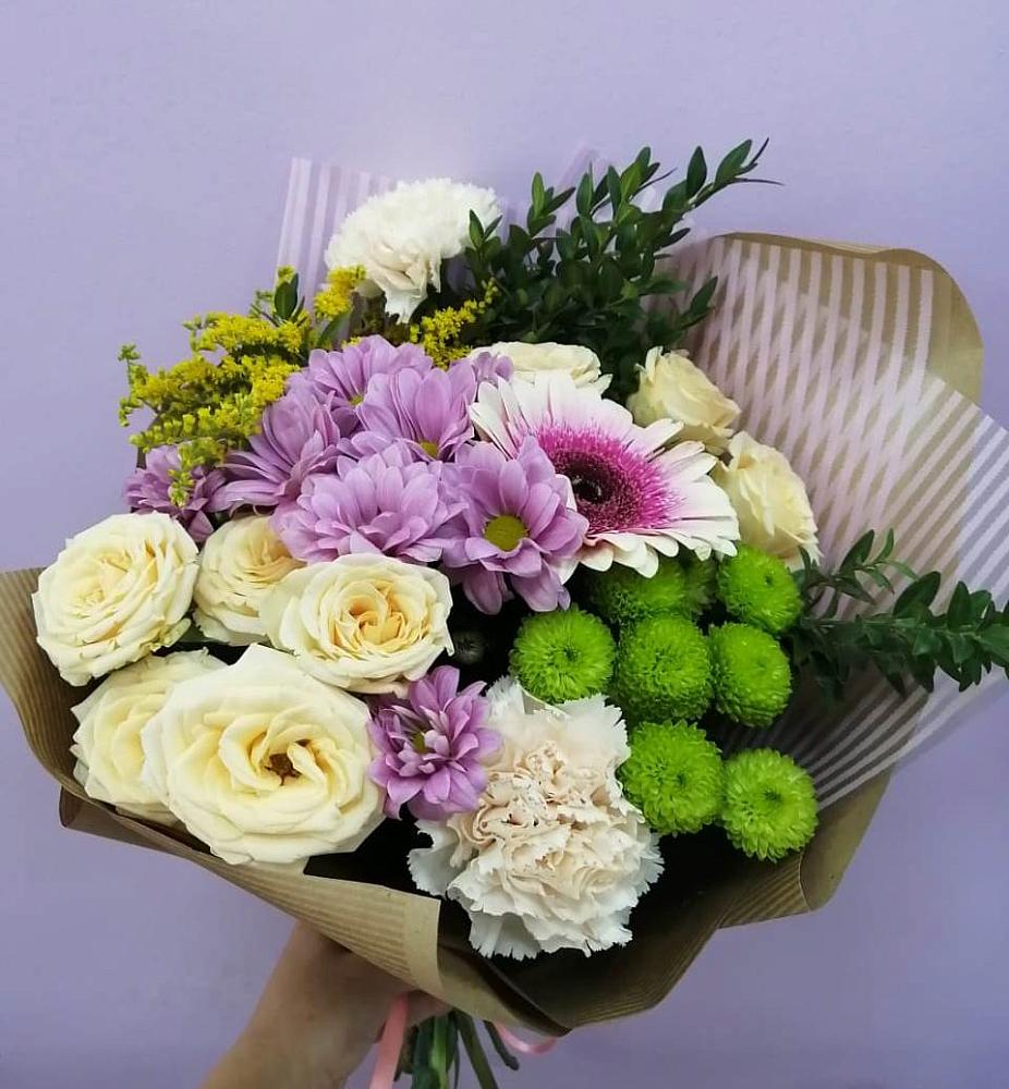 Букет цветов из: Хризантемы, Розы, Гвоздики и Герберы в Альметьевске