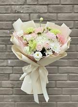 Букет цветов из:  Гвоздики, Розы, Лизиантусы и Хризантемы в Альметьевске