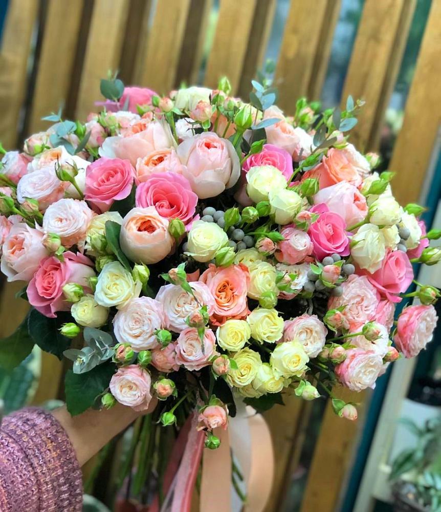 Букет цветов из: Розы в Альметьевске