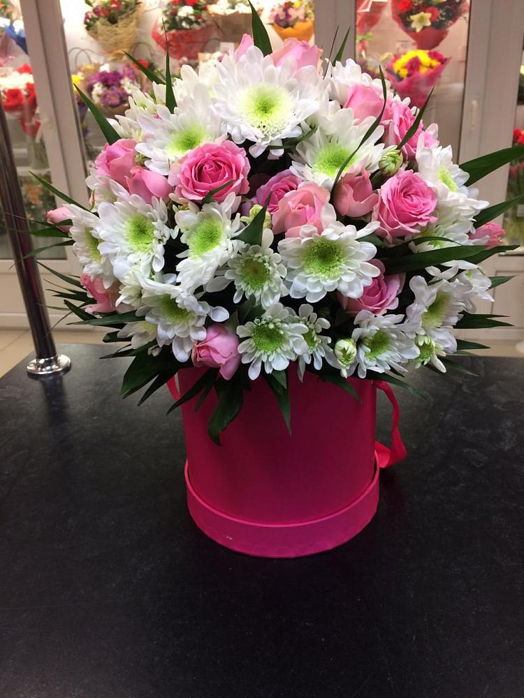 Цветочная композиция из Розы и Хризантемы в шляпной коробке в Альметьевске