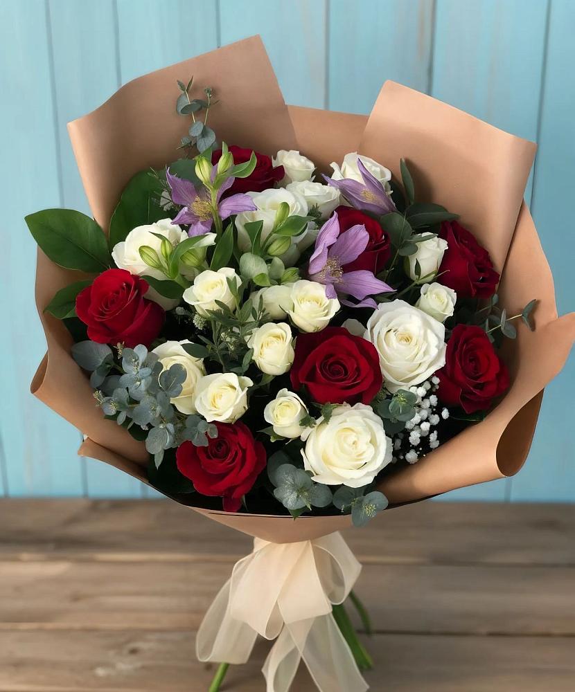 Букет цветов из: Розы и Альстромерии в Альметьевске