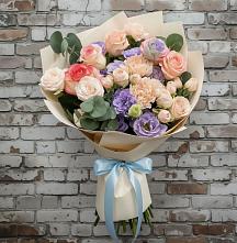 Букет цветов из:  Розы, Лизиантусы и Гвоздики #REPLACE_PRED# Альметьевске