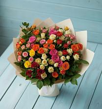 Букет Микс из разноцветных кустовых роз в Альметьевске