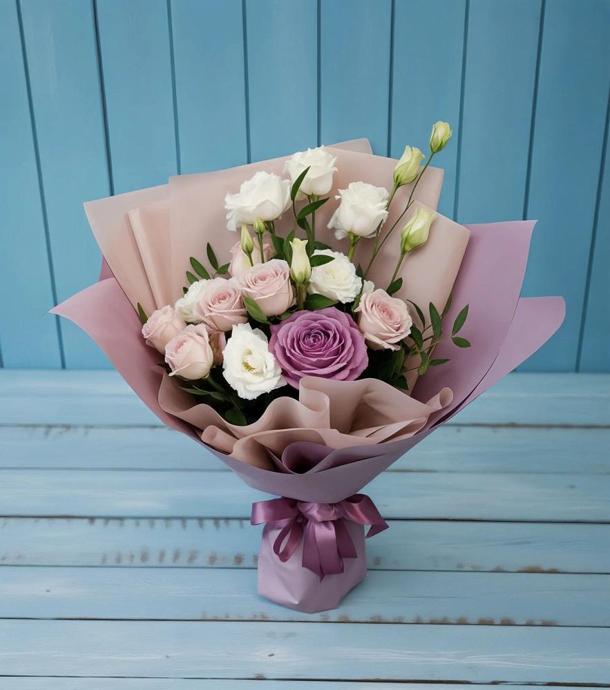 Букет цветов из: Розы и Лизиантусы в Альметьевске